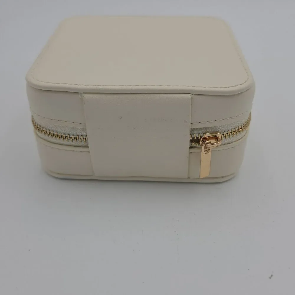 Cream Faux Leather Travel Jewelry Box Organizer Mirror Zip Around Gold Tone